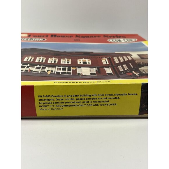 Heljan Con-Cor HO 903 Court House Square series “Crookville Bank Block” - Picture 10 of 15